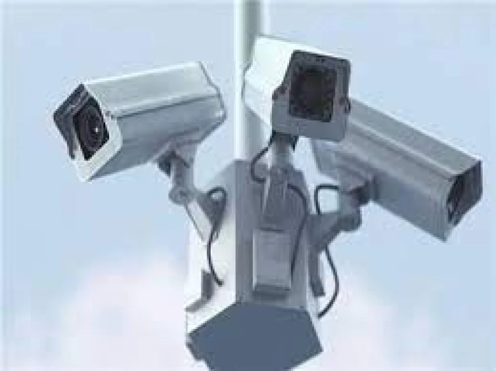 كاميرات وأجهزة إنذار